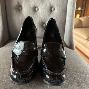 Jones New York black heeled loafers